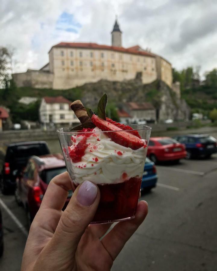 Penzion A Restaurace U Reky Hotel Ledeč nad Sázavou Exterior foto